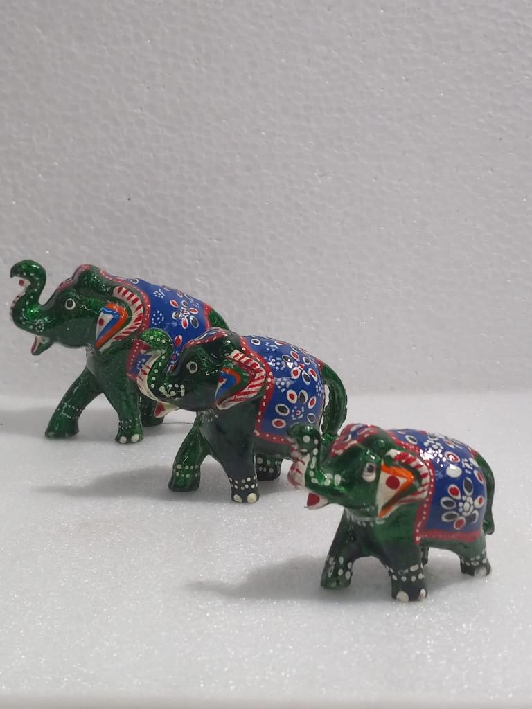 Mini Wooden Elephant Decor (Available in 3 Colors)