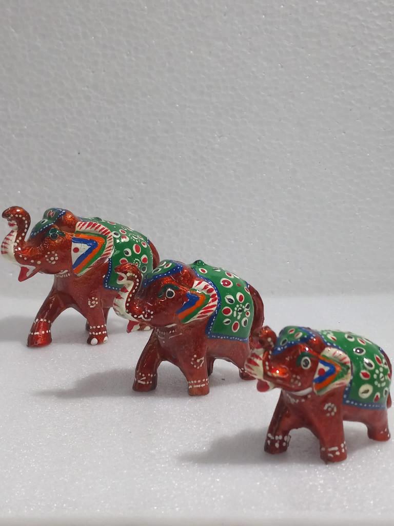 Mini Wooden Elephant Decor (Available in 3 Colors)